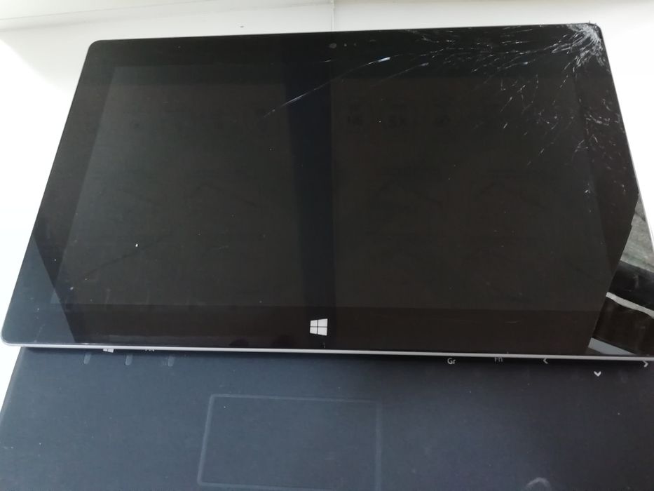 Microsoft Surface RT (model 1572) /Ram 2gb/ssd 32gb.