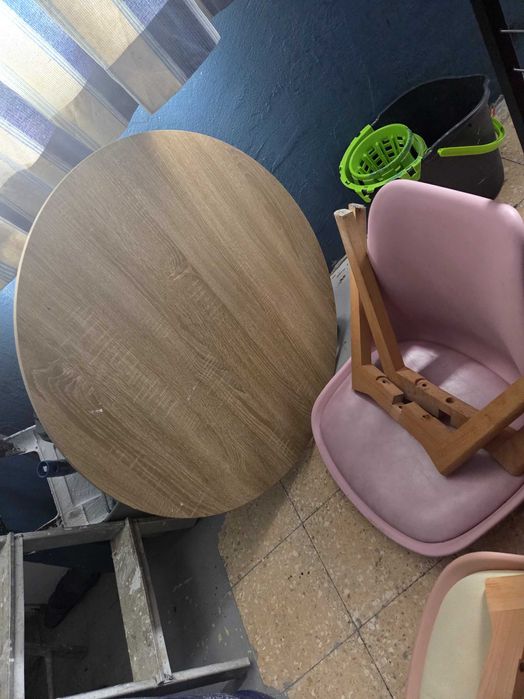 Mesa e duas cadeiras