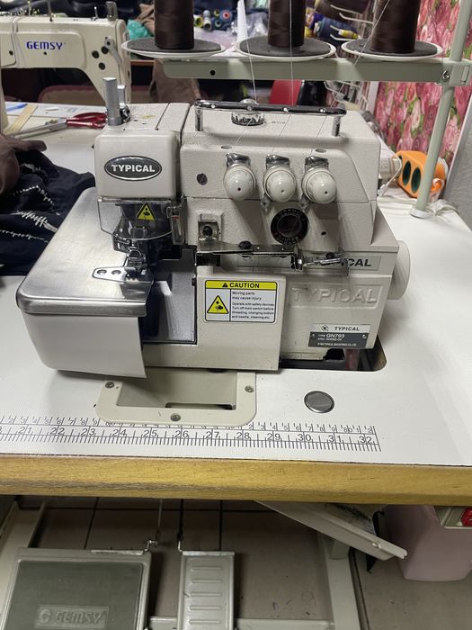 Швейна машина оверлок