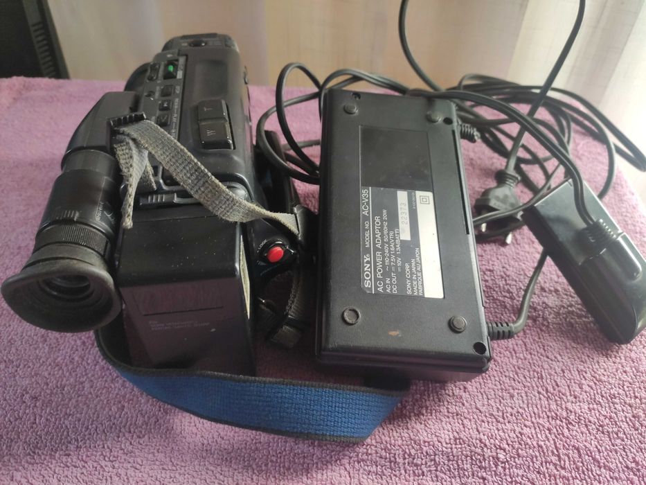 Продам відеокамеру SONY AC-V35