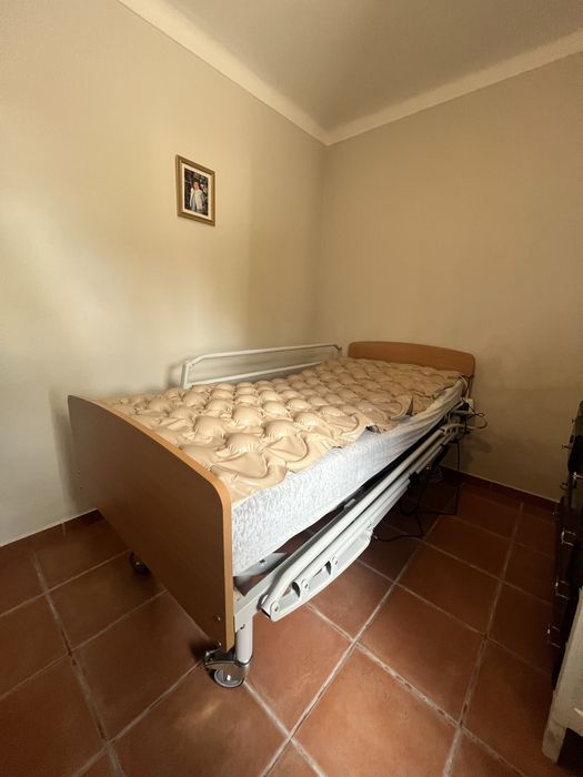 Cama Articulada Elétrica com Grades Laterais