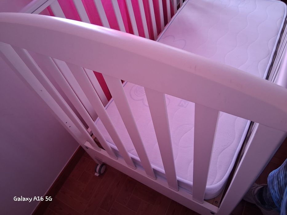 Berço de bebe e criança