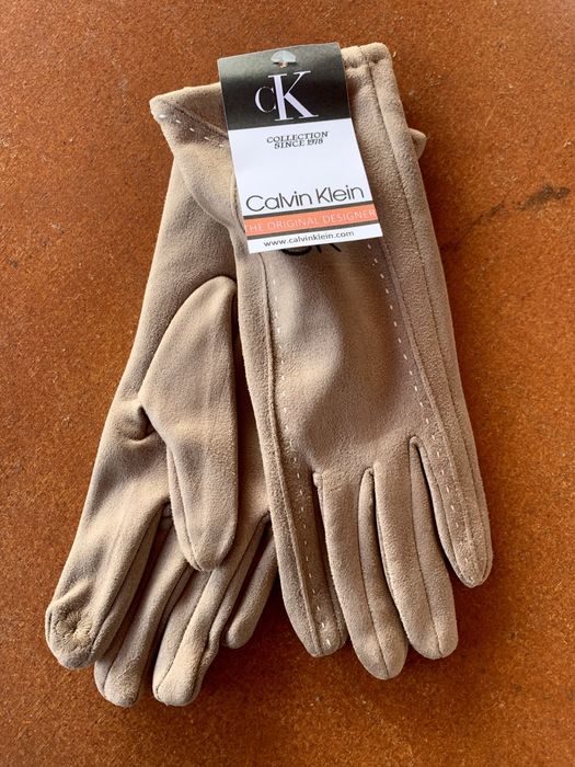 Nowe rękawiczki zamszowe damskie beżowe Calvin Klein