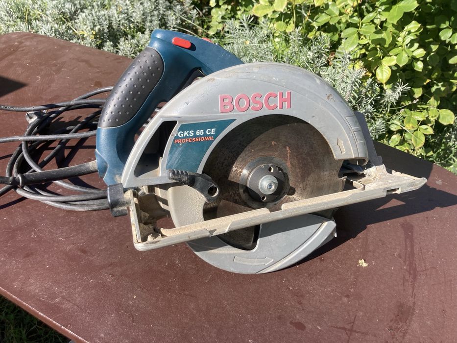 Продам ручну циркулярну пилку (циркулярку паркетку) Bosch GKS 65 CE