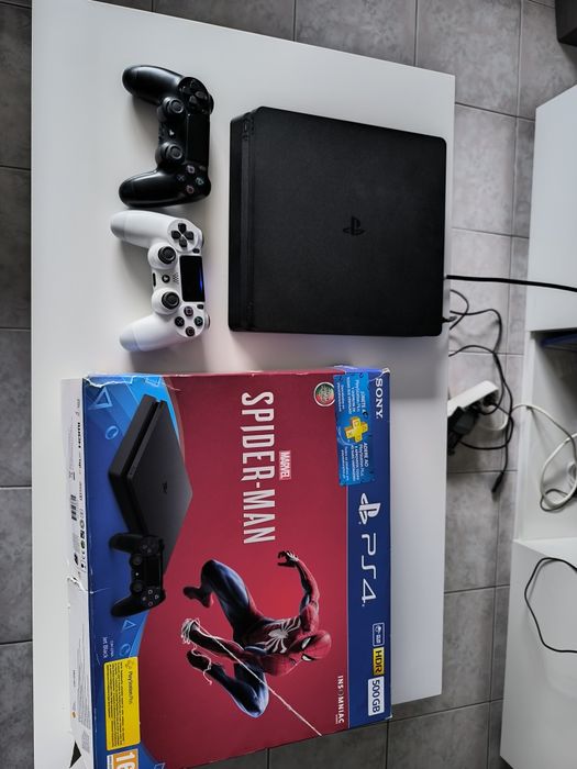 PS4 Slim 500GB + 2 Comandos Originais + Caixa – Excelente Estado
