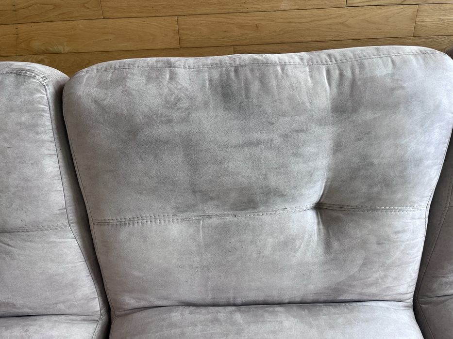 Sofa de veludo taupe rosa