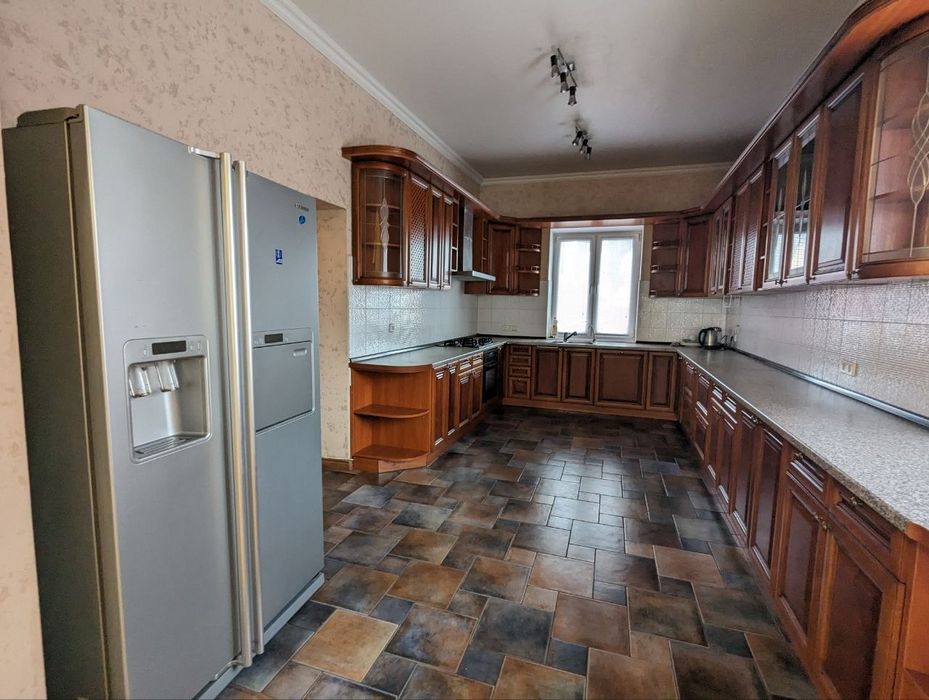 Без %. вул.Монтажників 500 м2. Велика парковка. Генератор Укриття.