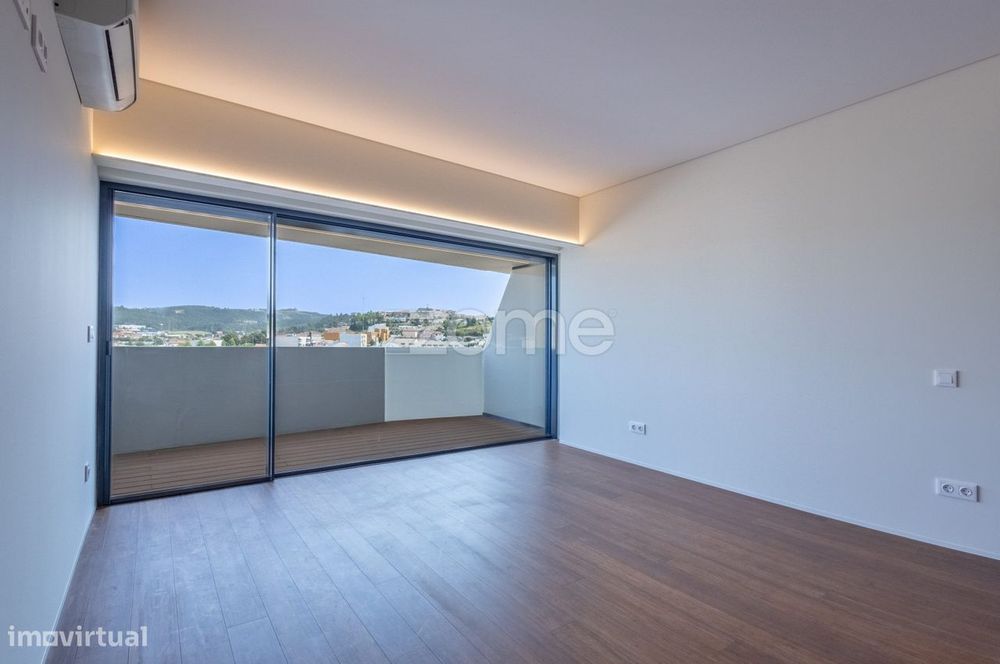 Apartamento T4 Duplex Novo no Prestigiado Edifício Alameda
