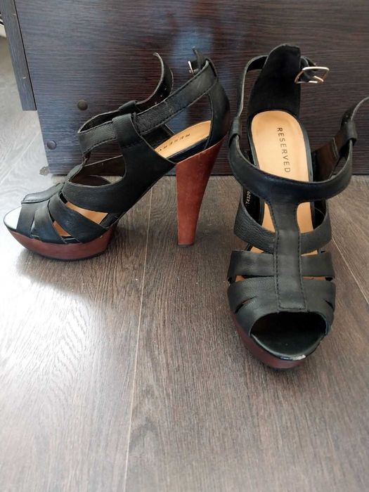 Босоніжки шкіряні