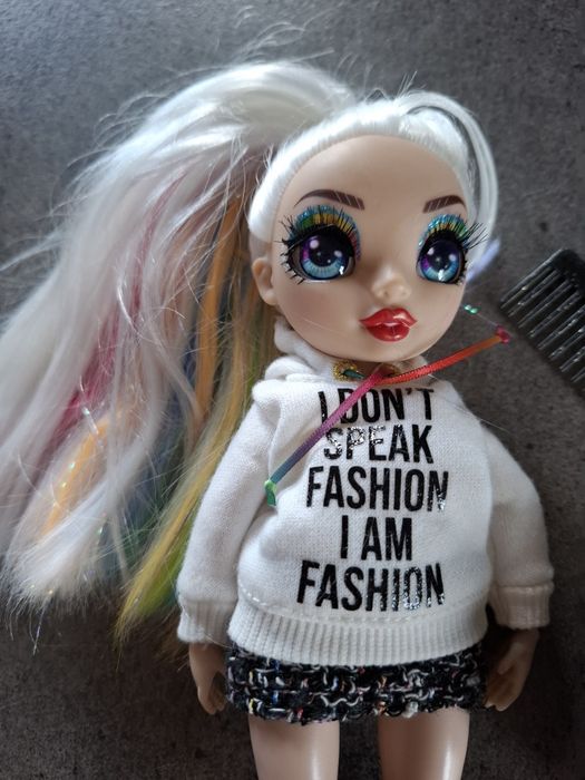 Lalka Rainbow High Junior Amaya Raina