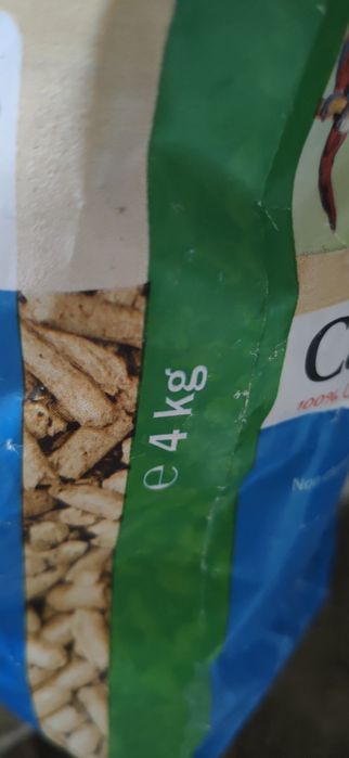 Dwa różne roślinne żwiry Cats Best - uszkodzone opakowanie
