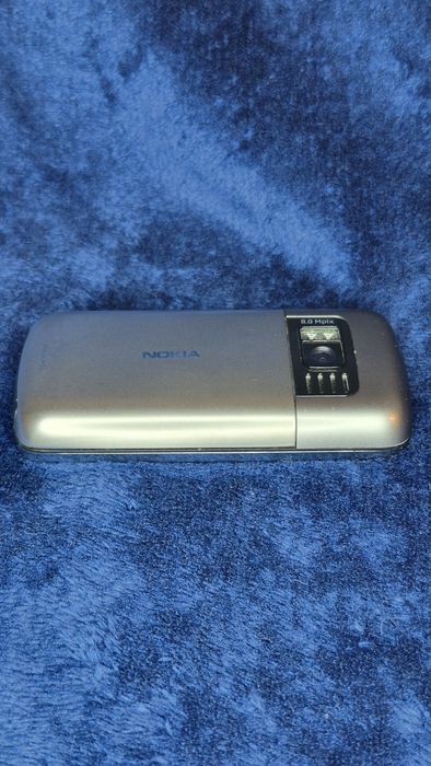 мобільний телефон Nokia C6-01