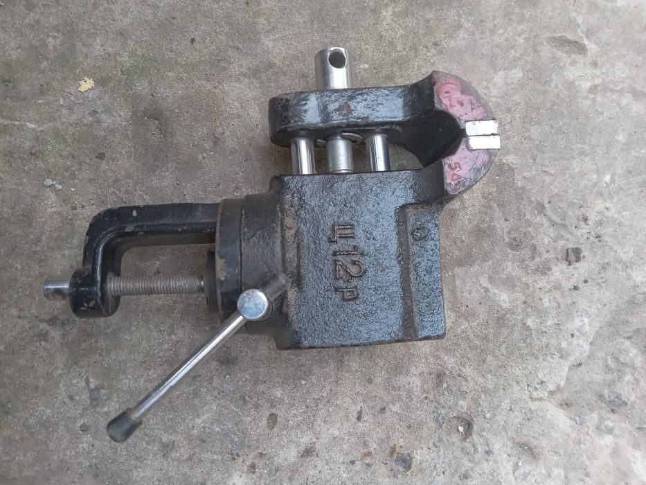 Тиски поворотные маленькие губки 60 мм СССР