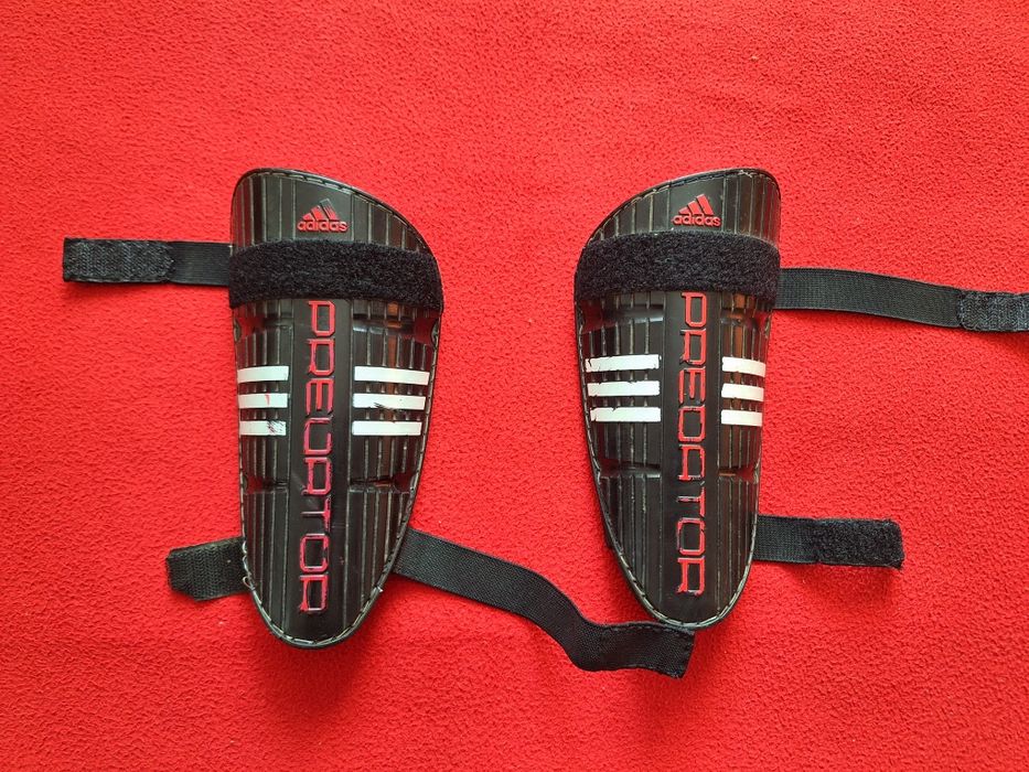 Футбольні щитки Adidas Predator original
