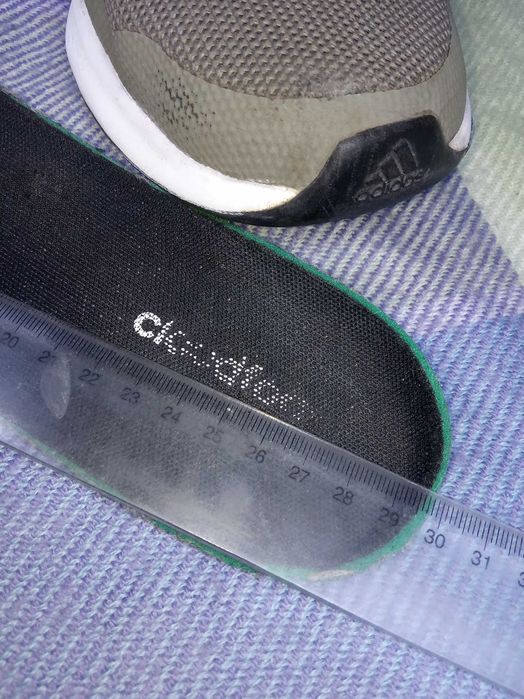 46(29,5) Adidas кросівки