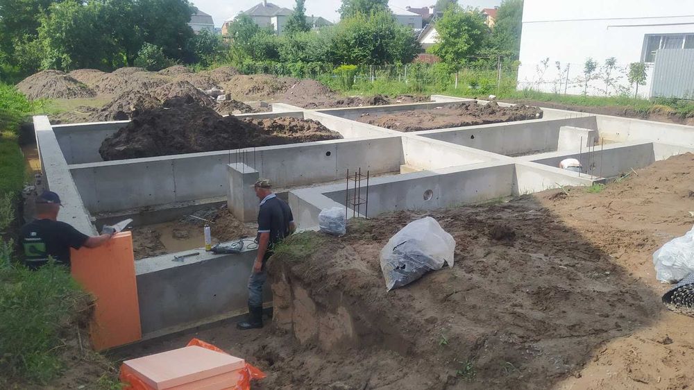 Стрічкові, стовчасті, пальові фундаменти Львів. Будівництво фундаменту