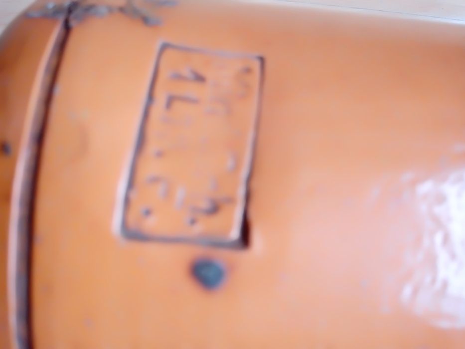 Stara gliniana butelka .