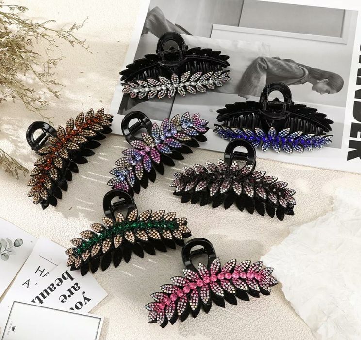 Красиві заколочки зі стразами