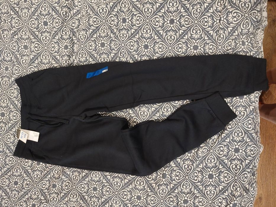 Спортивні штани.