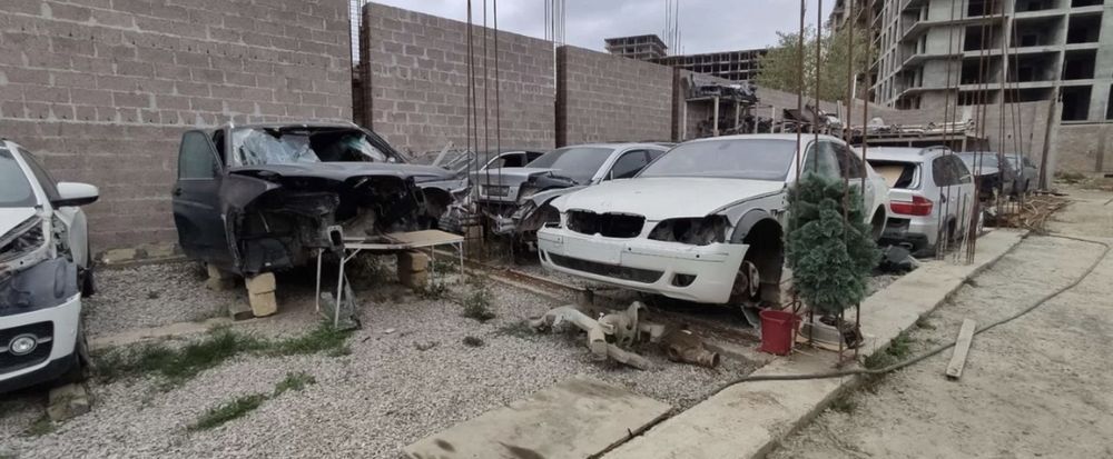 Разборка BMW Розборка E90 E60 F30 F10 F11 E91 E61 E65 E71 E83 X3  фара