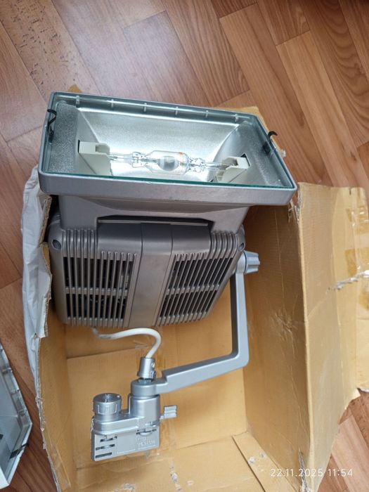 Продам фонарь-прожектор