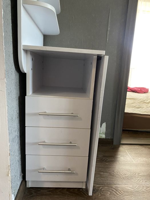 Маникюрний стіл