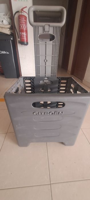 Carrinho de louça para campismo..