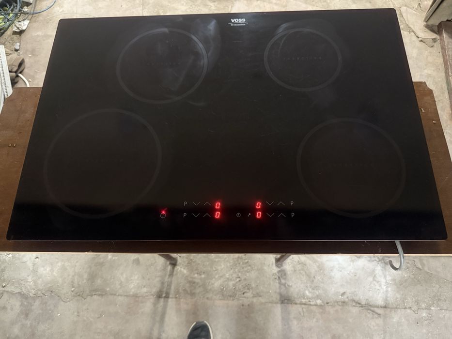 Продам БУ индукционную варочную поверхность  VOSS ELECTROLUX