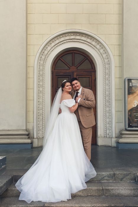 Дуже гарна весільна сукня