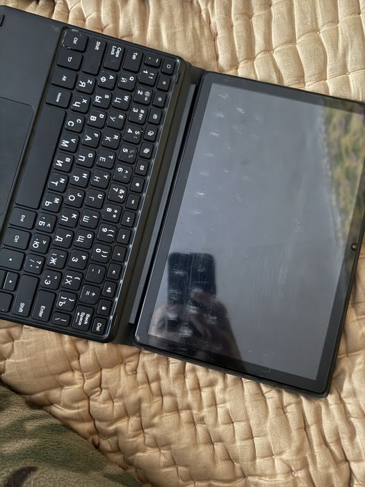 Планшет (в заводській плівці)