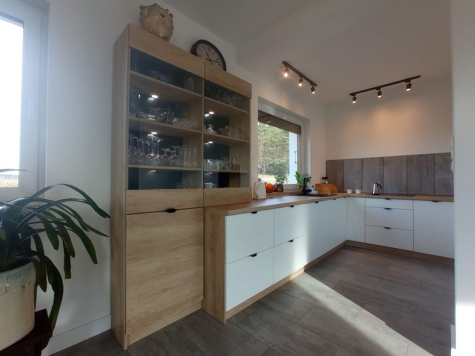 Meble na wymiar.Biurowe, szafy, garderoby .