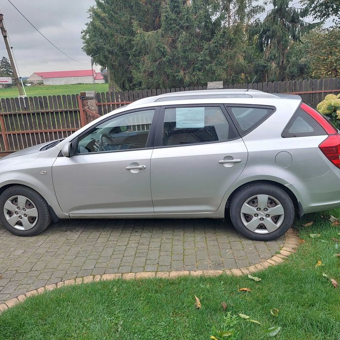 Samochód osobowy KIA CEED
