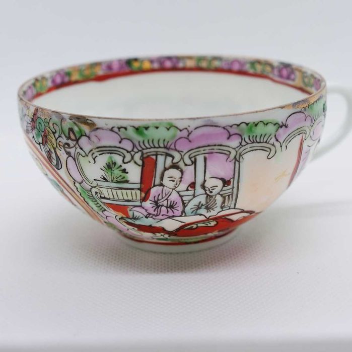 Chávena com pires pintados à mão em porcelana de Macau