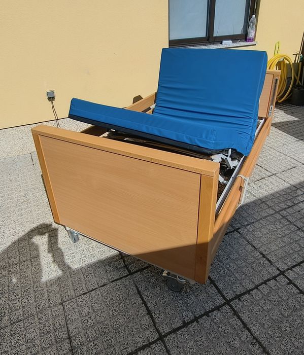 Cama articulada elétrica e elevatória hospitalar
