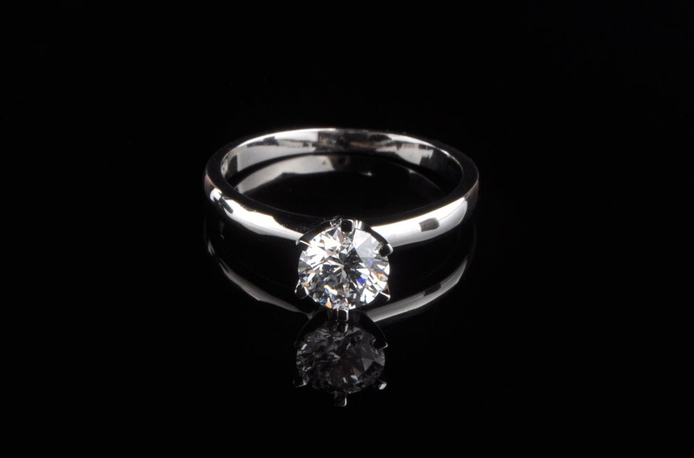 Кольцо из белого золота с бриллиантом - 0.75ct (сертификат)