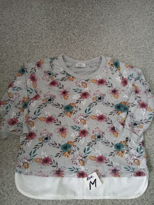 Fajna bluza z koszulowym dołem.roz..M