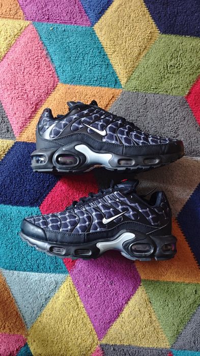 Nike Air Max Plus TN (Tamanho 39) – Modelo Apertado / Ver Medidas na Foto – Padrão Grid