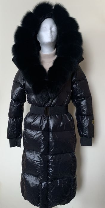 Plaszcz puchowy z kapturem obszytym lisem naturalnym