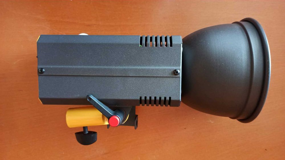 Lampa studyjna MIQRO200 ELFO