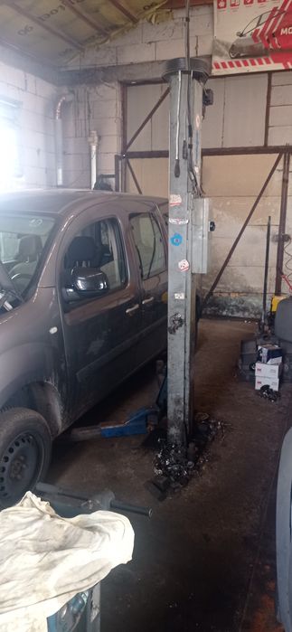 Підйомник автомобільний