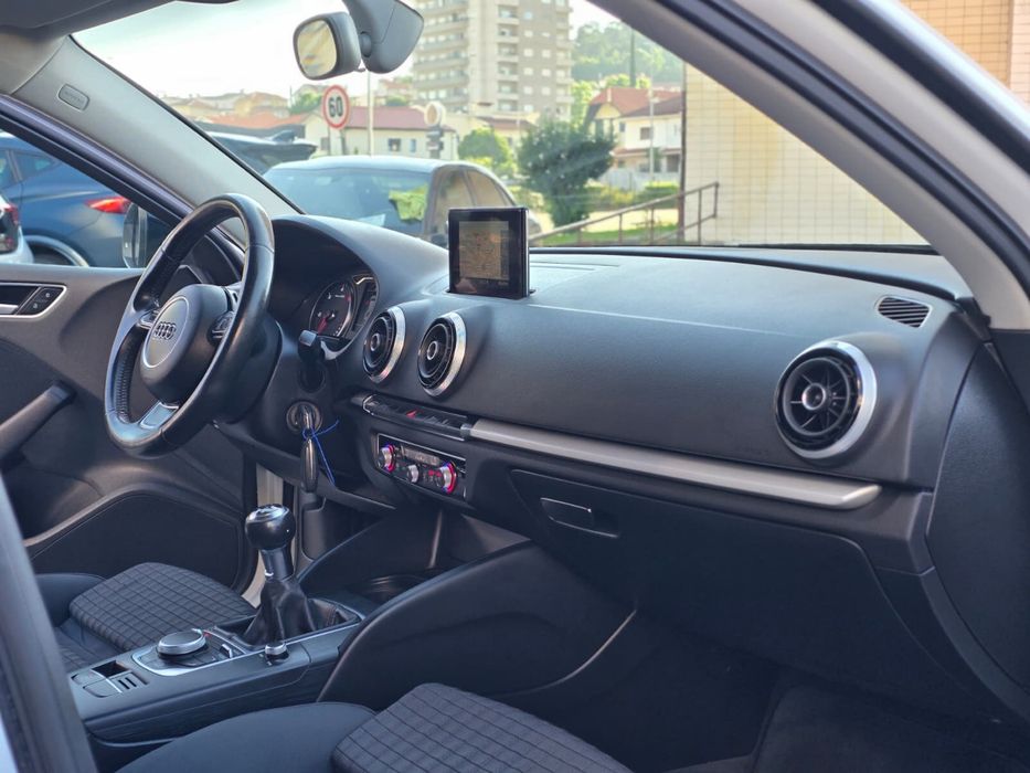 Audi A3 Sportback 8V S line 1.6Tdi 110Cv (LOOK RS3)