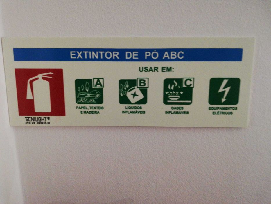 Existintor de Pó ABC - 6kg + placa  (funcional e dentro da validade)