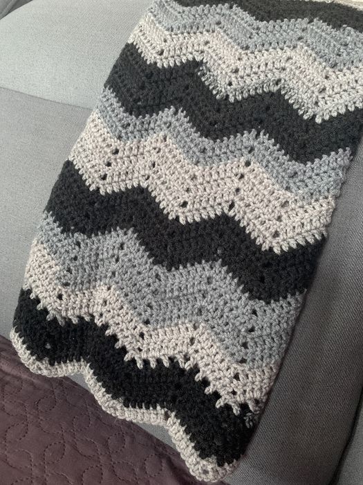 Koc rękodzieło na szydełku mięciutki i bardzo przyjemny