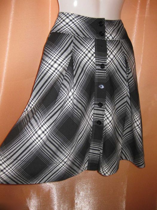 38 H&M модна об'ємна спідниця в клітинку з глибокими карманами юбка