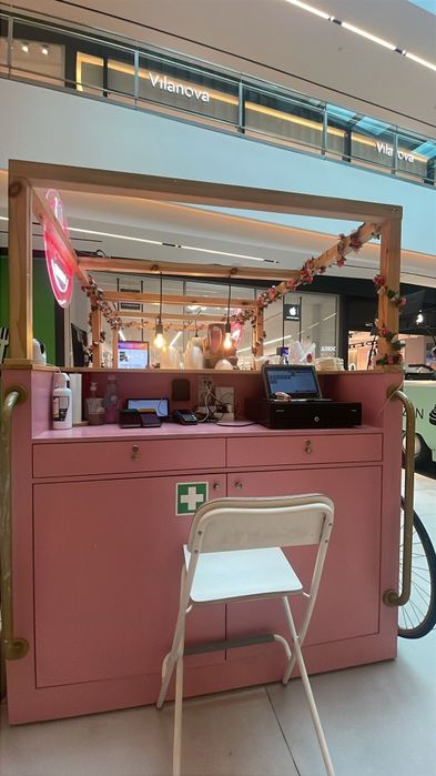 Vende-se Quiosque Comercial Premium | 3,50 m x 1,50 m | vitrine refrigerada 580 L