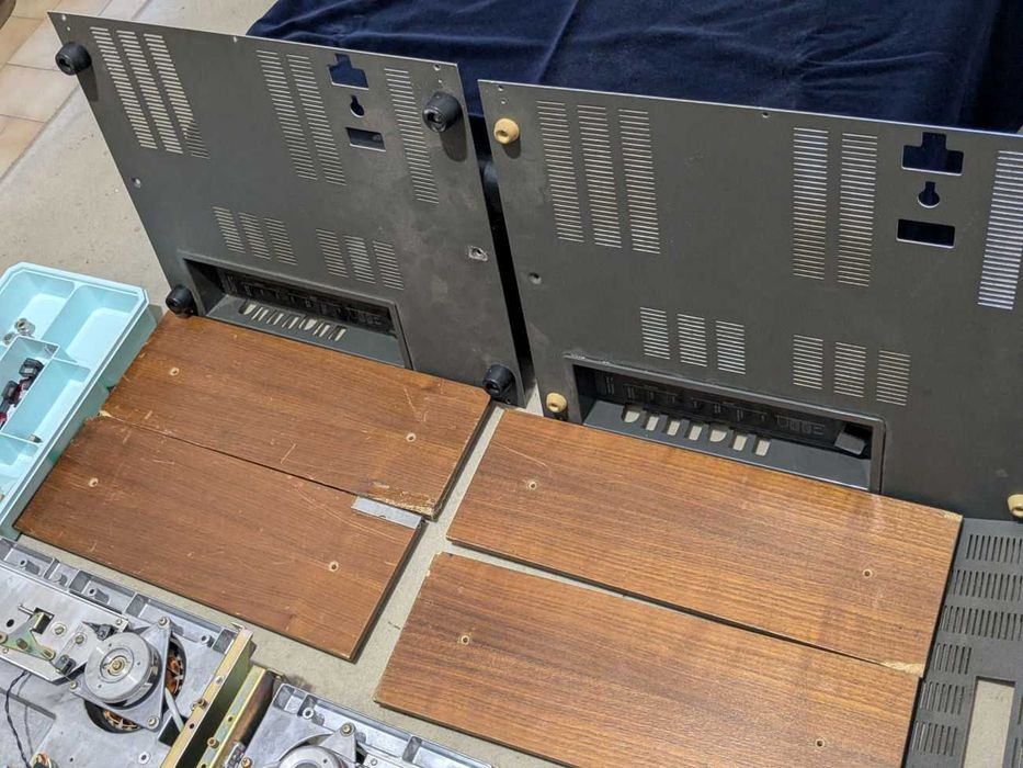 Lote de peças de 2 gravadores Revox A700