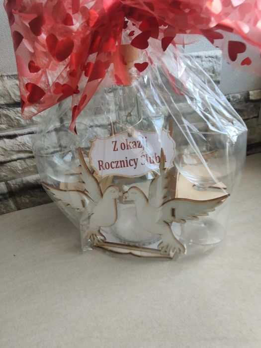 Prezent rocznica ślubu młoda para nowe