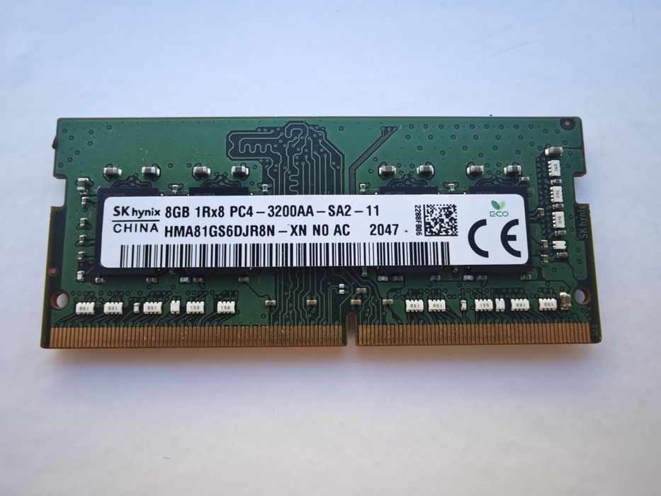 memória RAM SO-DIMM DDR4 de 8GB da SK Hynix.64575415924995121