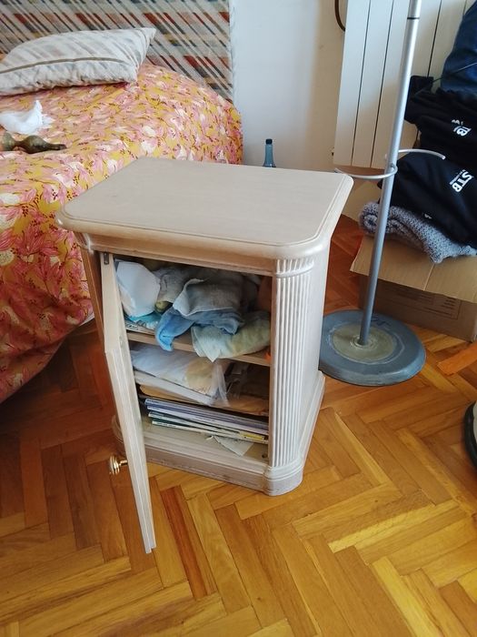 Mesinha de cabeceira