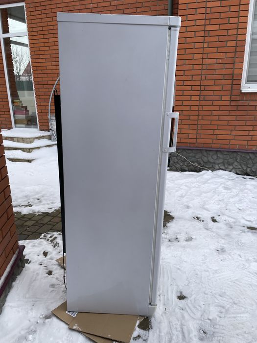 Продам морозильну камеру Indesit